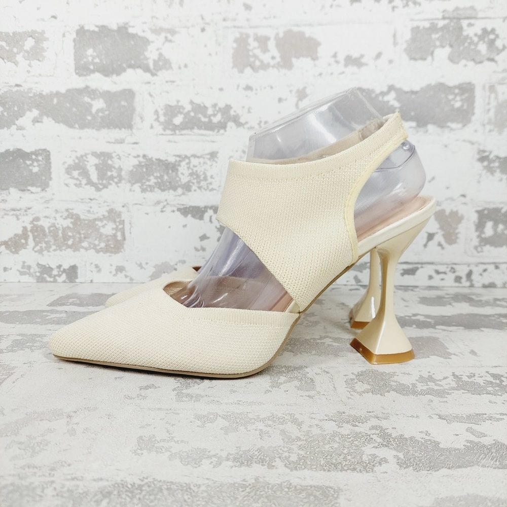 NEW Cuccoo White Knit Fabric Pointed Toe Pyramid Heels D817